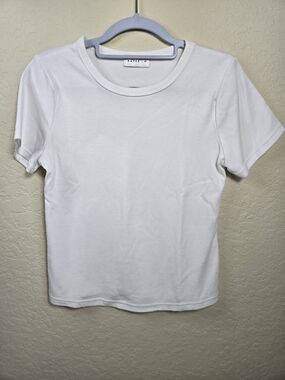HAYES White Cropped Short Sleeve Crewneck Baby Tee Staple